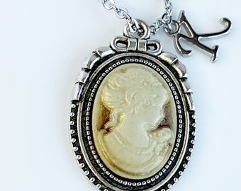 Viktorianische Kamee Halskette Personalisierte Halskette für Mama Initiale Halskette Gold Kamee Halskette Muttertag Geschenk für Oma Silhouette Kamee