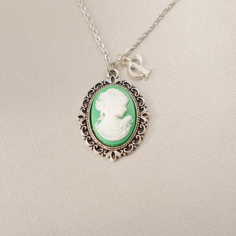 Collier camée rose Bijoux lettre argent Bijoux personnalisés Lady cameo Pendentif Cadeau de Noël pour son style vintage lettre Bijoux Vert