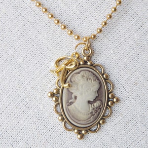 Collier camée femme victorienne personnalisé Lady camée bijoux fille camée pendentifs en laiton Antique cadeau romantique pour elle image 5