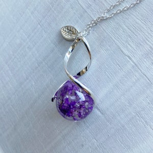 Collar inicial personalizado Flores reales en resina colgante Carta Custom Presopejada joyería de flores para mujeres Regalo de día de las madres para mamá