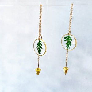 Green leaf in resin threader earrings Tiny circle suspended chain long dangle earrings Dainty chain jewelry Mother&#39;s day gift for mom