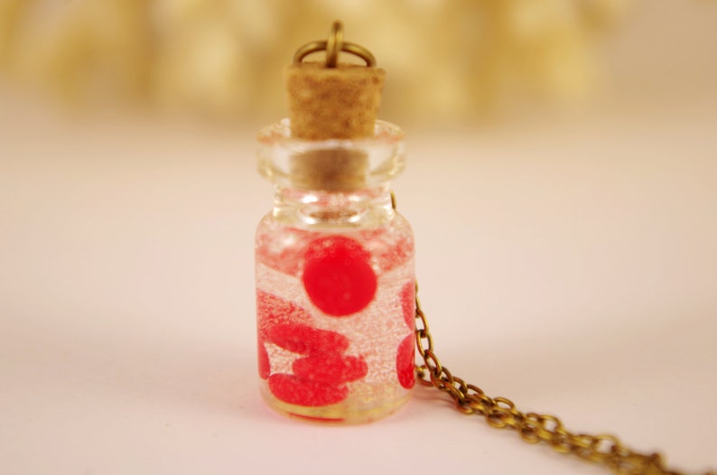 Collier de bouteille de globules rouges Bijoux d'anatomie scientifique Pendentifs de bouteille en verre Chaîne en bronze image 3