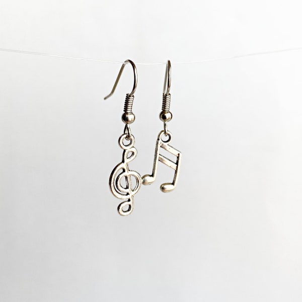 Note de musique Boucles d'oreilles clé de sol Boucles d'oreilles asymétriques Bijoux de musique différente Cadeau de musicien pour elle Boucles d'oreilles dépareillées