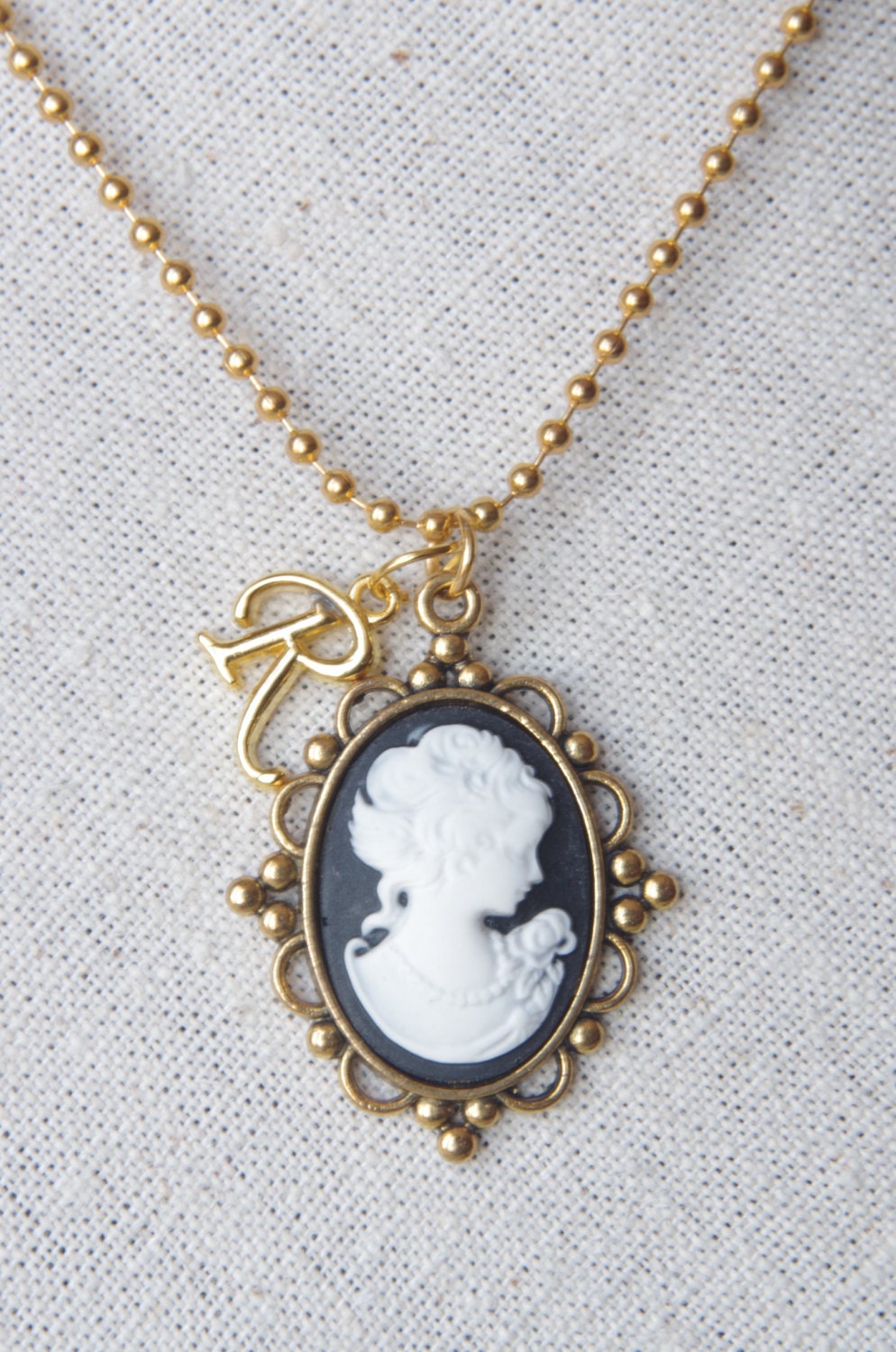 Vintage 14K Yellow Gold Cameo Pendant with 19