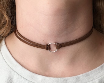 Collier Ras Du Cou En Velours Rose Avec Camée Chat (Kitty) - Monture Baroque Noire, Fabrication Française Artisanale