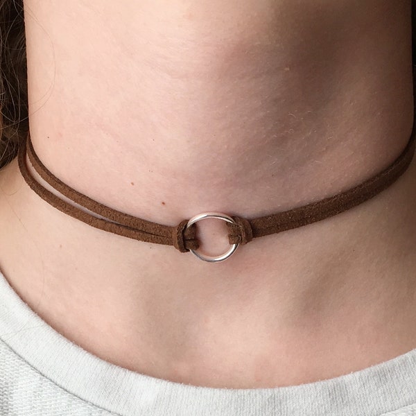 Circle choker Ring choker Double choker Faux suède choker Collier minimaliste Boho choker Bague en argent bijoux Cadeau anniversaire pour elle