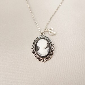 Collier camée rose Bijoux lettre argent Bijoux personnalisés Lady cameo Pendentif Cadeau de Noël pour son style vintage lettre Bijoux Noir