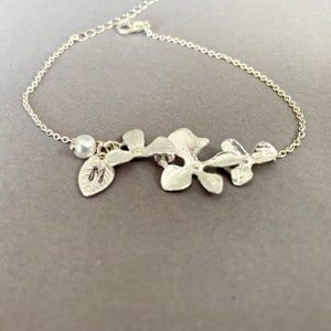 Orquídea de plata con pulsera inicial Perla dama de honor joyería pulsera de carta pulsera de regalo de Navidad personalizada para mamá