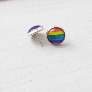 Kolczyki z tęczowymi paskami Biżuteria Gay Pride Biżuteria lesbijska Kolczyki tęczowe Biżuteria LGBT Flaga Gay Pride Kolorowe kolczyki Prezent dla geja