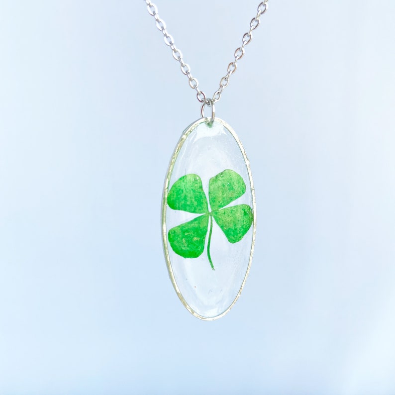 Real Four Leaf Clover Necklace in Resin Necklace Gold Oval Lucky Charm Jewelry Shamrock Pedant Pressed Flower St Patrick gift for her Silver