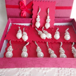 Bridesmaid Pearl Earrings Set of 7 Ivory Pearl Bridesmaid 7 pair Earrings Wedding Party jewelry Bridesmaid Gift for her imagem 4
