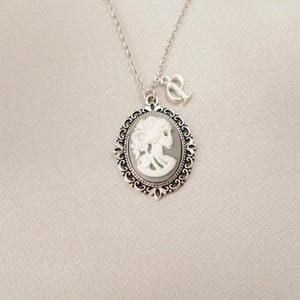 Collier camée rose Bijoux lettre argent Bijoux personnalisés Lady cameo Pendentif Cadeau de Noël pour son style vintage lettre Bijoux image 7