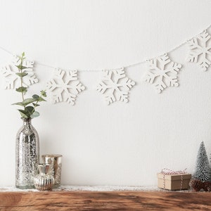 Wooden Snowflake Bunting, White Snowflake Decoration, Snowflake Garland, Christmas Decorations, Wooden Christmas Garland, Christmas Bunting