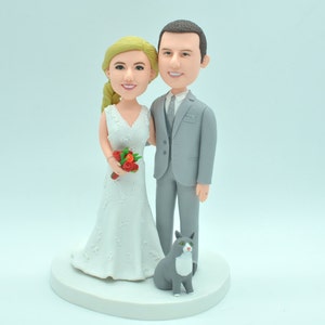 Custom Wedding Cake Topper with Cat: Personalized Bride and Groom