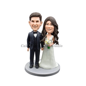 wedding cake topper, personalized cake topper, Bride and groom cake topper, bobblehead cake topper ,Cake Toppers custom cake topper