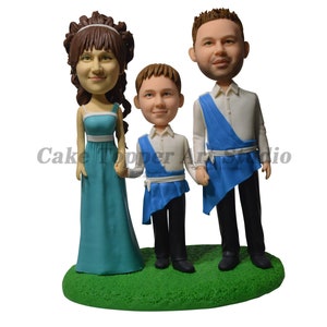 Custom Family Wedding Cake Topper: Bobblehead Figurine