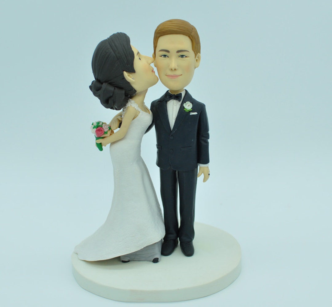 Custom Personalized Kissing Bride & Groom Wedding Cake Topper - Etsy