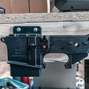 AR-15 wall mount (magazine)