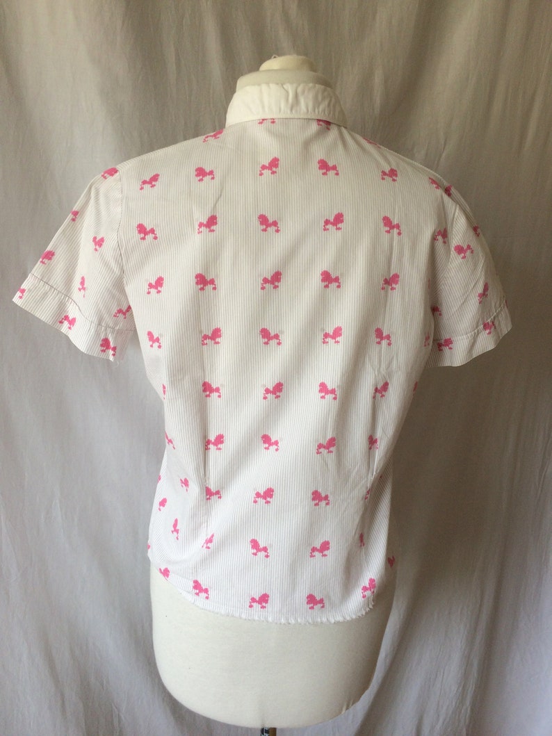 Vintage 1950s Blouse 50s Poodle Dogs Novelty Print Cotton White Pink Button Up Short Sleeve Peter Pan Collar Top Pinup Retro VLV