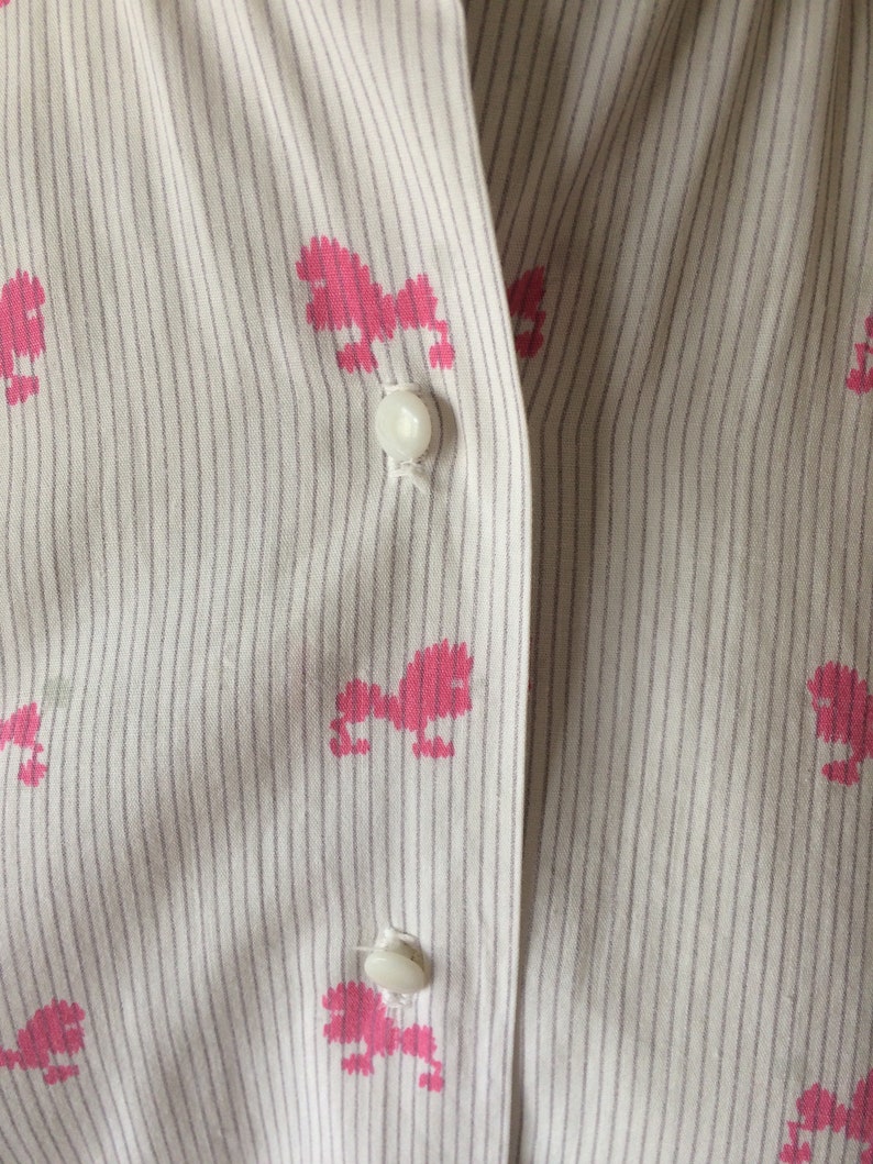 Vintage 1950s Blouse 50s Poodle Dogs Novelty Print Cotton White Pink Button Up Short Sleeve Peter Pan Collar Top Pinup Retro VLV