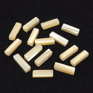 Perles tubulaires rectangulaires en nacre (naturelle) 4 x 13 mm, perles tubes sur quatre côtés beiges nacrées pour la fabrication de bijoux, perles en gros