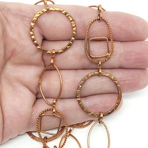 Cadena de eslabones ovalados, lisos y retorcidos con textura circular de cobre, 25 mm x 22 mm (por pie), cadena grande de cobre para joyería.