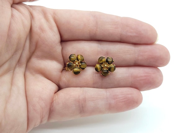 Daisy Flower Gemstone Post Earrings, TigerEye Flower Stud Earrings, 14k Gold Post Earrings, Vintage Flower Earrings, 1 Pair