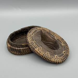 Vtg Indonesian Lambok Weaved Rattan Basket with Lid Wood Carved Frog Wood Base