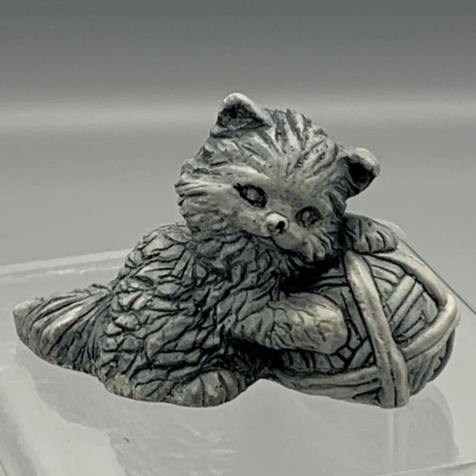 玉 山と家の彫刻置物 玉 山と家の彫刻 置物