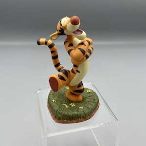 Vtg Disney Pooh and Friends Winnie the Pooh Tigger Figurine Youre Huggeriffic
