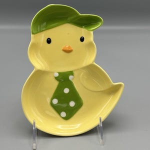 Hallmark Baby Chick Candy Trinket Bord 7&quot; Ball Cap Tie Pasen Seizoensgebonden Farmcore