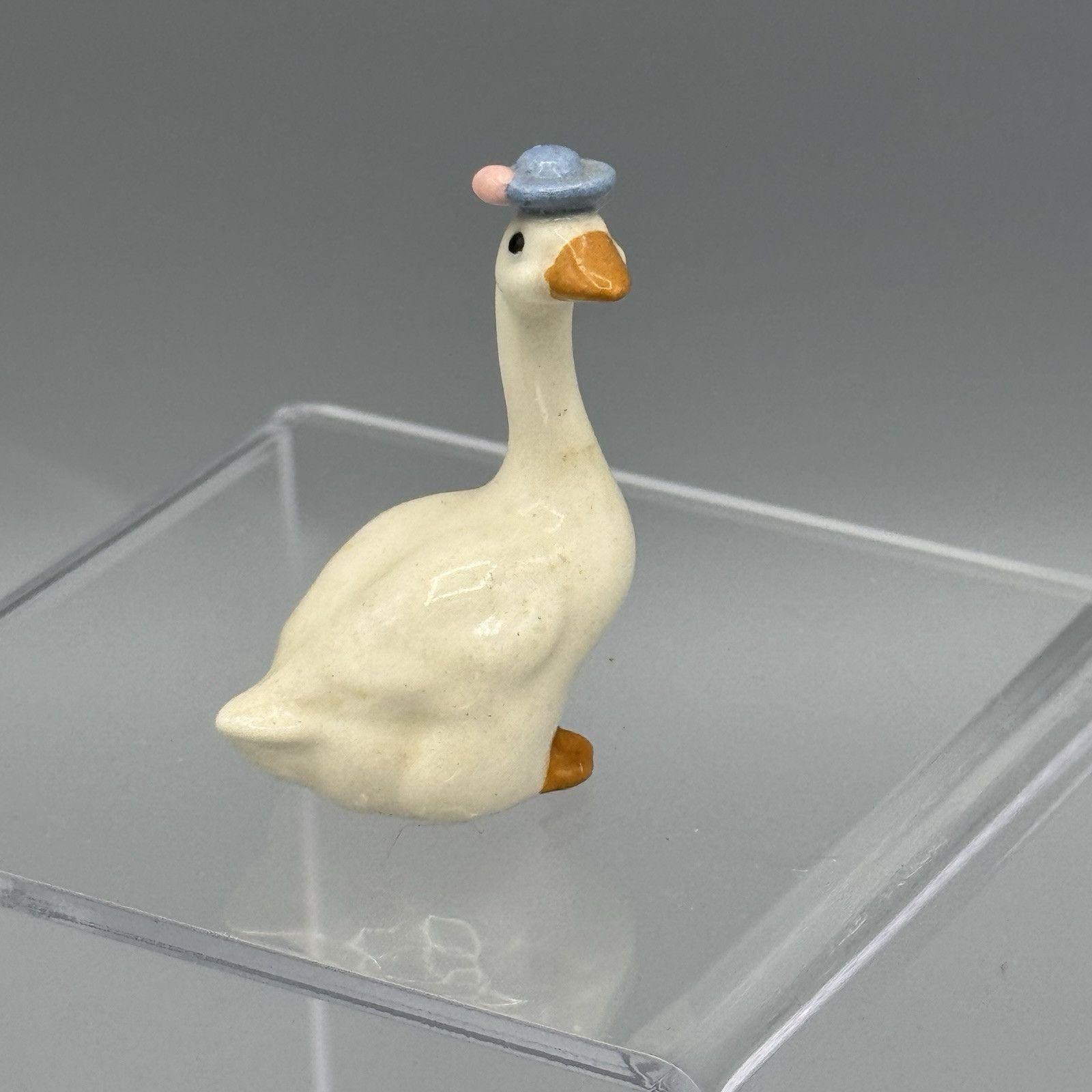 Vtg Hagen Renaker Miniature Mother Goose Blue Hat Pink Flower