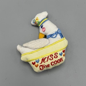 Vtg Hand Crafted Kiss the Cook Goose Refridgerator Magnet Embroidered Kitschy 3&quot;