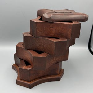 2003 Bombay Wood Tiered Swivel Schmuck Trinket Box 4 Fächer Rot mit Filz ausgekleidet