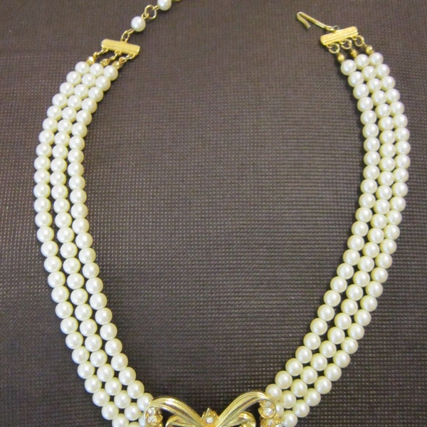 Vintage Avon Pearl Chocker Necklace With Gold Tone Butterfly