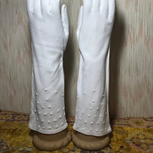 Bumps in the Road! Vintage Ladies White Cotton Knit 14” Mid Forearm Gloves - Size 7