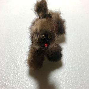 Strass eingehüllt in Nerz! Vintage Schmuck Pelz Nerz Figural Pudel Revers Brosche Pin