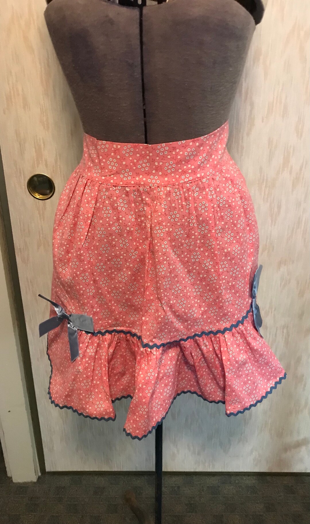 Vintage Pink Cotton Floral W/ric Rac, Ruffles and Bows, Hostess Kitchen