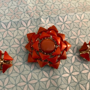Triangle Sunburst! Vintage 3 pc Pin/Brooch and Clip Earrings Orange Thermoset Jewelry