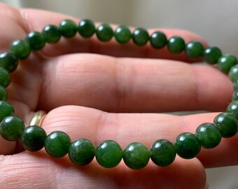6mm GREEN JADE Gorgeous Rare Old Stock Polished Natural Crystal Bracelet