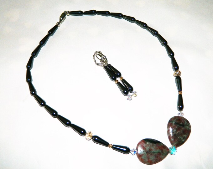 Red/Green Teardrop Garnet Pendant & Teardrop Hematites