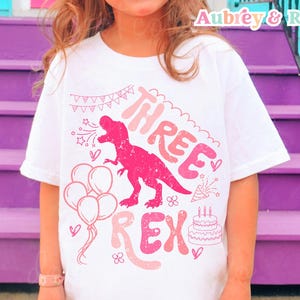 Drei Rex Geburtstag PNG SVG Sublimation Cricut Cut Datei Drittem Geburtstag für kleines Mädchen Dino Buntes trendiges Retro Grafikdesign DTF