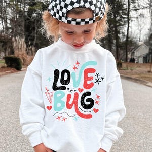 Love Bug digitale PNG SVG sublimatie afdrukbare grappige Valentijnsdag gesneden bestand kleine jongens retro peuter kleurrijk shirt grafisch ontwerp DTF