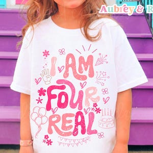 J'ai quatre vrais enfants pour petite fille PNG SVG Sublimation fichier de coupe Cricut quatrième anniversaire T-shirt rétro tendance coloré coloré Design graphique DTF