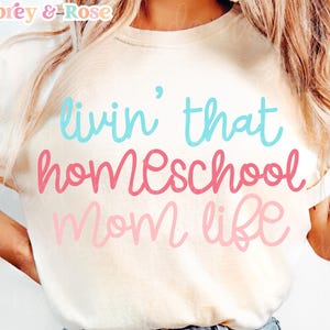 Moderno Homeschool PNG SVG Sublimação Cricut Arquivo de Corte Retro Professor Primeiro Dia Vibrações Mama Citação Brilhante Colorida Design de Camisa Gráfica DTF dtg