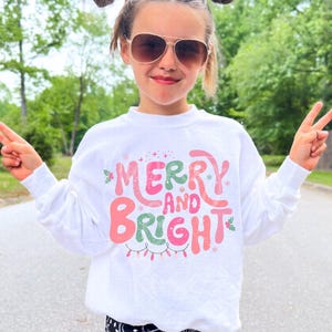 Retro Kinder Weihnachten PNG SVG Sublimation Cricut Cut Datei Kleines Mädchen Urlaub Frohe & hell trendige Groovy Bunt Digitales Grafikdesign