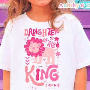 Archivo de corte cristiano PNG SVG para sublimación de la hija del Rey León, niña pequeña, retro, niño pequeño, colorido, moderno, diseño gráfico bíblico, DTF