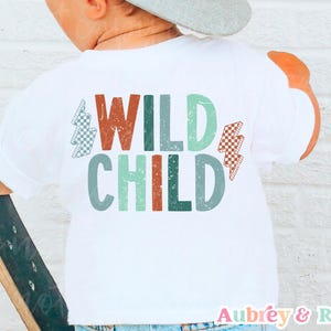 Retro Wild Kid PNG SVG sublimatie Cricut gesneden bestand kleine jongen getextureerde noodlijdende baby peuter Boho kleurrijke bout Checker grafisch ontwerp