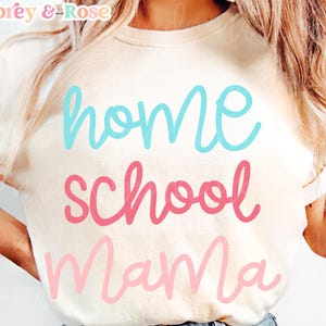 Moderno Homeschool PNG SVG Sublimação Cricut Arquivo de Corte Retro Professor Primeiro Dia Vibrações Mama Citação Brilhante Colorida Design de Camisa Gráfica DTF dtg