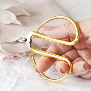 Ciseaux Comfort Grip avec lame tranchante. Finition Or Tissu Snips, SECONDES VENTE